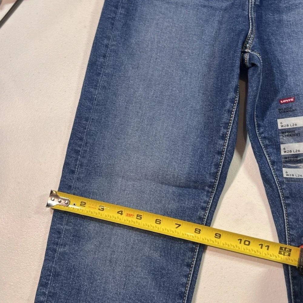 NWT Womans Levi's‎ Premium Wedgie Straight 28x26 Distressed Med Wash